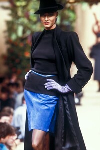 Yves Saint Laurent 1988 Haute Couture FW 8.jpg