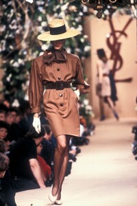 YvesSaintLaurent1988HauteCoutureSS1.thumb.jpg.494987d8acffed4ffb0b0d8e0d264ff8.jpg