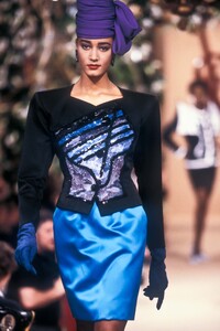 YvesSaintLaurent1988HauteCoutureSS17.thumb.jpg.a0eebabbfcbc621d6814f63671c63091.jpg