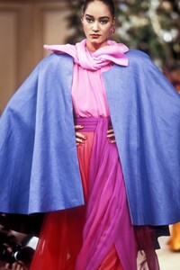 YvesSaintLaurent1988HauteCoutureSS52.thumb.jpg.bfbe5dfd08daebf847e484013936f4f7.jpg