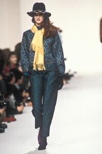 YvesSaintLaurent1991FW3.thumb.jpg.4a114ac939462a56ac67f95c2c4b278d.jpg