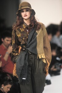 YvesSaintLaurent1991FW6.thumb.jpg.484548a85f6a267d97eea9b09fa8ac91.jpg