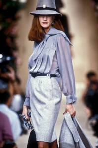 YvesSaintLaurent1991HauteCoutureFW4.thumb.jpg.69a386db35361c781ea0f4e54f87d48c.jpg