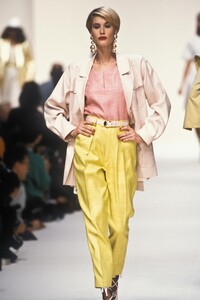 YvesSaintLaurent1992WomenRTW3.thumb.jpg.f0e0df2616b8d9812fa8f98934cfc2e8.jpg