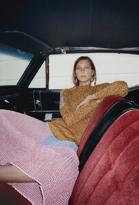 daria-werbowy-by-tyrone-lebon-for-cc3a9line-resort-2015-1.thumb.jpg.8cc1262e7af4e596d5f3a648ecd97a7a.jpg