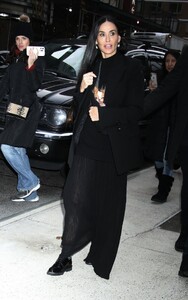 demi-moore-attends-the-substance-screening-with-pilaf-12.04.2024-2.jpg