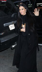 demi-moore-attends-the-substance-screening-with-pilaf-12.04.2024-6.jpg