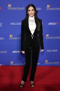 demi-moore-s-ageless-elegance-at-palm-springs-film-festival-1.jpg