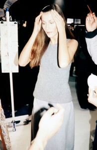 donnakaranfw1998backstage1.thumb.JPG.bb9f02b8f3c1fc0cf948ab4df734900f.JPG