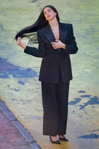 dua-lipa-stuns-in-ysl-black-suit-for-new-perfume-ad-in-chile-0.jpg