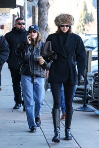 hailey-bieber-and-kendall-jenner-enjoy-coffee-before-ski-fitting-01.15.2025-4.jpg