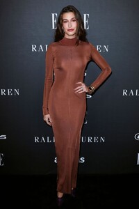 hailey-bieber-at-elle-women-in-hollywood-2024-celebration-0.jpg