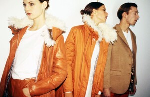 helmutlangfw1999backstage1.thumb.JPG.9be0a73ad9add265ccc5dc12bd92ab39.JPG