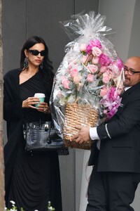 irina-shayk-s-birthday-glamour-hermes-birkin-ruched-lbd-and-that-mysterious-rose-bouquet-0.jpg