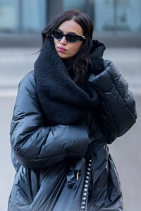 irina-shayk-s-stylish-nyc-stroll-01.15.2025-1.jpg