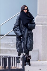 irina-shayk-s-stylish-nyc-stroll-01.15.2025-3.jpg