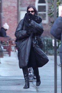 irina-shayk-s-stylish-nyc-stroll-01.15.2025-5.jpg