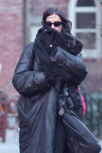 irina-shayk-s-stylish-nyc-stroll-01.15.2025-7.jpg