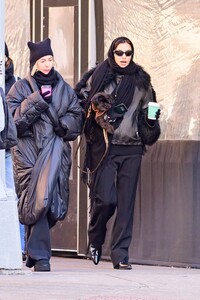 irina-shayk-s-stylish-stroll-in-new-york-city-01.08.2025-5.jpg