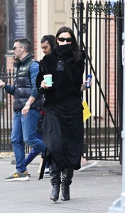 irina-shayk-spotted-on-morning-walk-in-nyc-12.09.2024-1.jpg