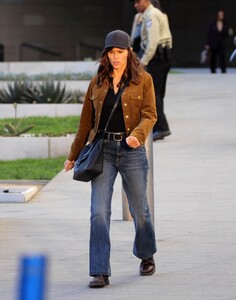 jennifer-garner-spotted-in-la-01.21.2025-3.jpg