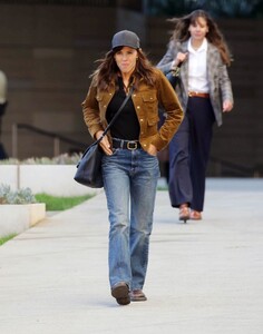 jennifer-garner-spotted-in-la-01.21.2025-5.jpg