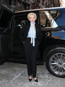 julia-garner-spotted-in-new-york-city-01.22.2025-1.jpg