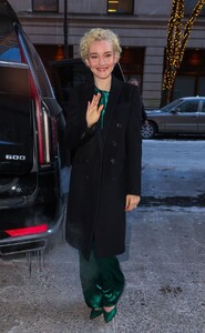 julia-garner-spotted-in-new-york-city-01.22.2025-2.jpg