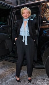 julia-garner-spotted-in-new-york-city-01.22.2025-9.jpg