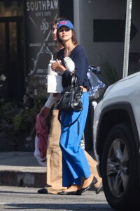kaia-gerber-spotted-leaving-gym-in-los-angeles-12.14.2024-4.jpg
