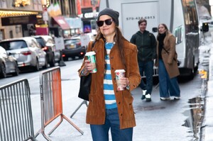 kate-holmes-spotted-enjoying-coffee-in-nyc-12.29.2024-2.jpg
