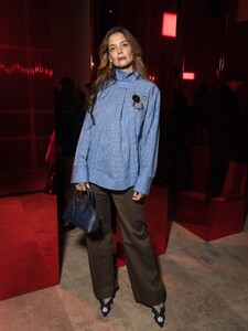 katie-holmes-bold-fashion-statement-at-patou-s-paris-show-0.jpg
