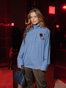 katie-holmes-bold-fashion-statement-at-patou-s-paris-show-1.jpg