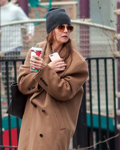 katie-holmes-steps-out-for-a-caffeine-fix-in-new-york-12.30.2024-1.jpg