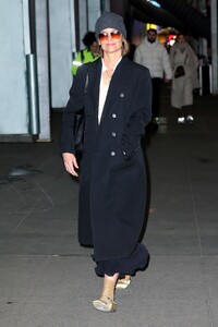 katie-holmes-steps-out-in-chic-winter-style-in-new-york-city-12.30.2024-3.jpg