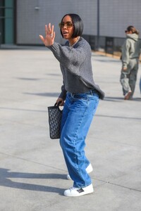 kelly-rowland-attends-baby2baby-holiday-party-at-bmo-stadium-12.03.2024-3.jpg