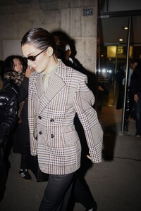 kendall-jenner-at-schiaparelli-show-for-paris-fashion-week-01.26.2025-3.jpg