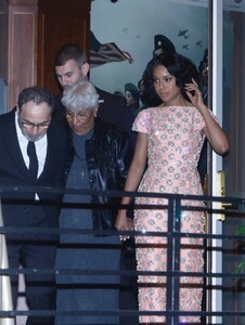 kerry-washington-leaves-sunset-towers-with-mom-after-tyler-perry-event-12.03.2024-4.jpg