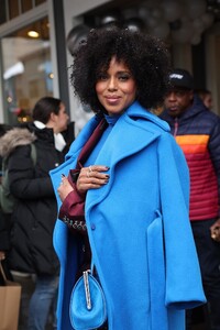 kerry-washington-out-in-park-city-01-20-2024-2.thumb.jpg.8656d45881a4ad8a3d39a16d530fe311.jpg