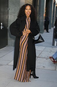 kerry-washington-spotted-leaving-the-view-in-nyc-12.18.2024-5.jpg