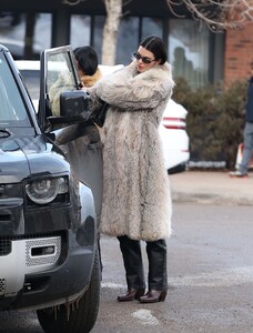 kylie-and-kendall-jenner-arrive-for-lunch-at-the-little-nell-in-aspen-01.20.2025-0.jpg