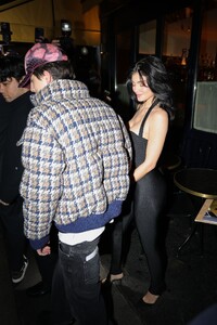 kylie-jenner-and-timothee-chalamet-share-romantic-dinner-in-paris-01.15.2025-1.jpg