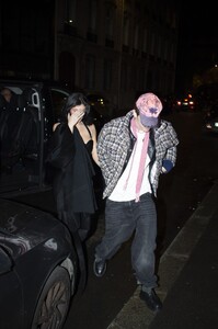 kylie-jenner-and-timothee-chalamet-share-romantic-dinner-in-paris-01.15.2025-3.jpg