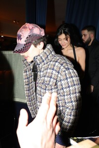 kylie-jenner-and-timothee-chalamet-share-romantic-dinner-in-paris-01.15.2025-6.jpg