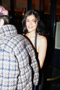 kylie-jenner-and-timothee-chalamet-share-romantic-dinner-in-paris-01.15.2025-7.jpg