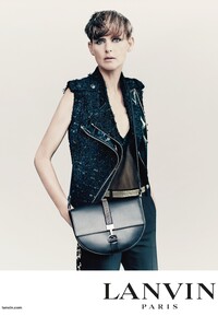 lanvin-spring-summer-2017-stella-tennant-by-paolo-roversi-04.thumb.jpg.45a359febefc841e9fd0809f4df46844.jpg