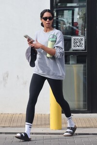 laura-harrier-enjoys-pilates-class-in-los-feliz-01_22.2025-8.thumb.jpg.6e325508a276fbdc9ccf9d9b253c48c5.jpg