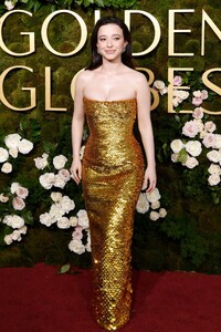 mikey-madison-glows-in-custom-bottega-veneta-at-golden-globes-2025-15.jpg