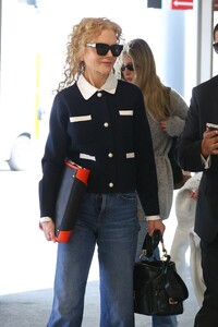 nicole-kidman-s-airport-mishap-jeans-glam-and-miu-miu-3.jpg