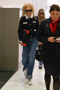 nicole-kidman-s-airport-mishap-jeans-glam-and-miu-miu-7.jpg